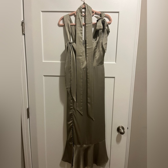 Show Me Your MUMU. NWT. Claire Midi Dress. Size Large. Color is green. - Picture 5 of 8